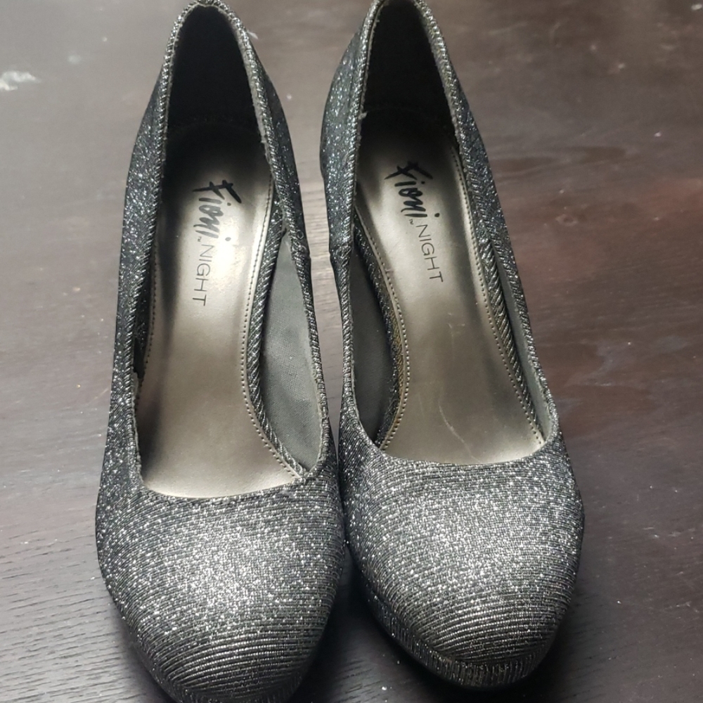 Heels - Picture 2 of 4